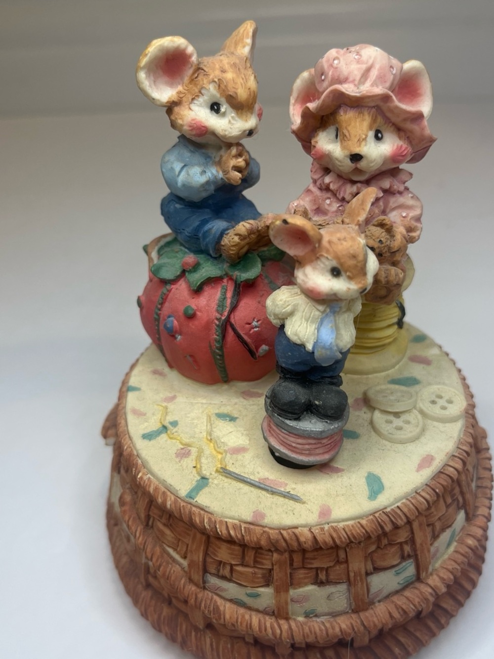 Vtg 1992 San Francisco Music Box Co Mice Sewing Basket Small World Rotating